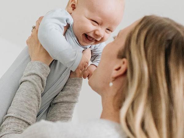 nourrisson et sa maman