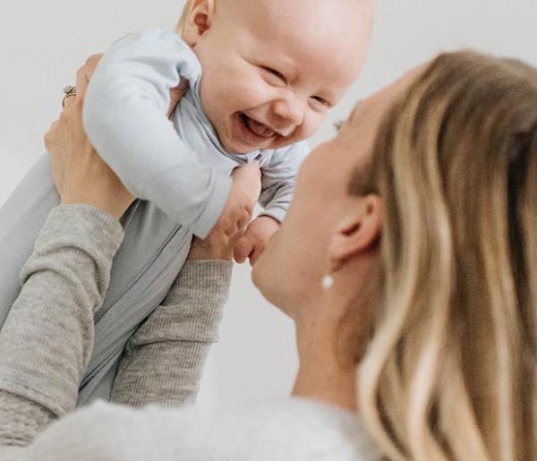 nourrisson et sa maman