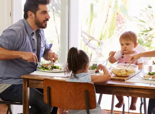 famille à table