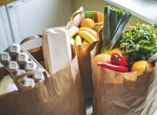 Des sacs de courses en papier